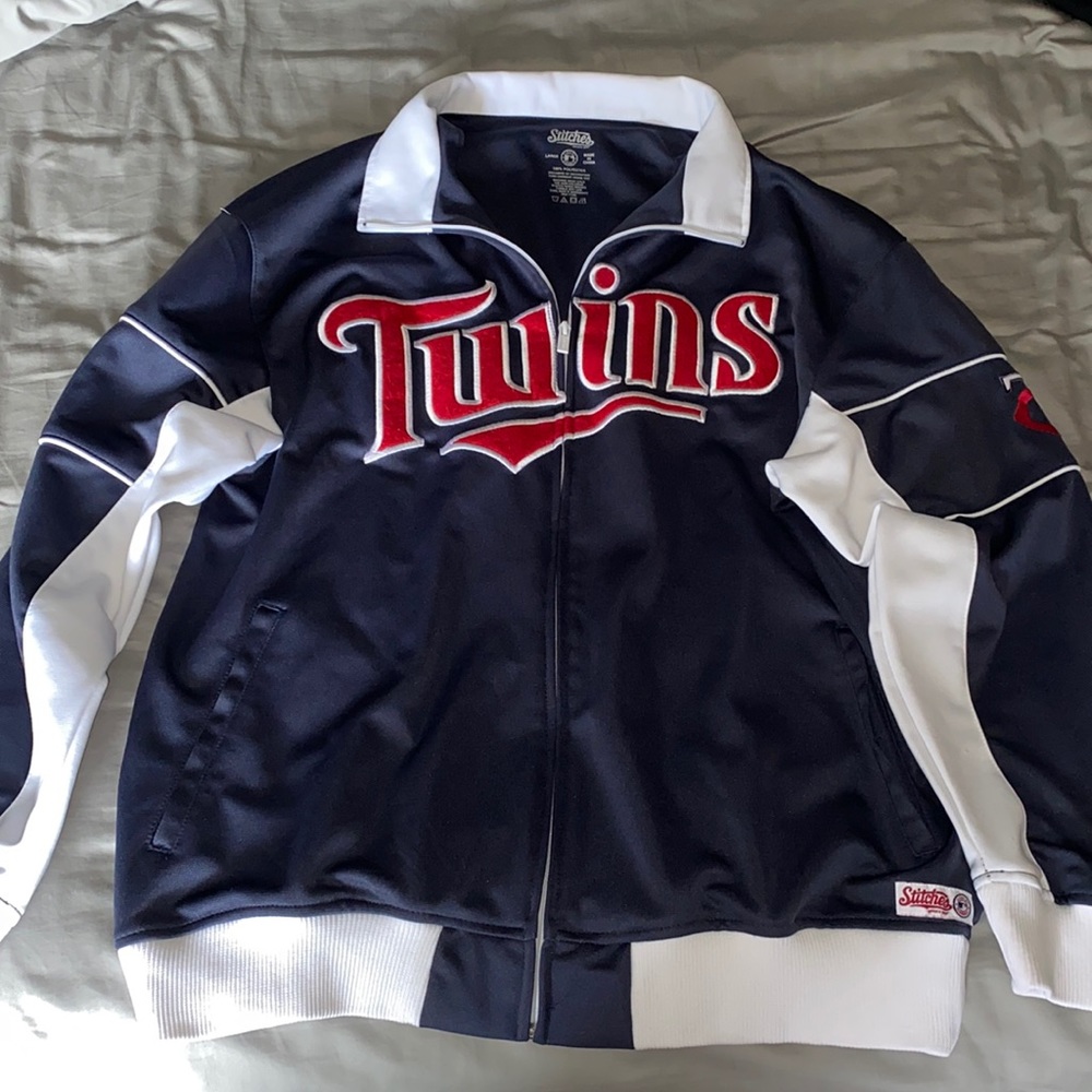 ⭐️Stitches MN Twins zip up⭐️